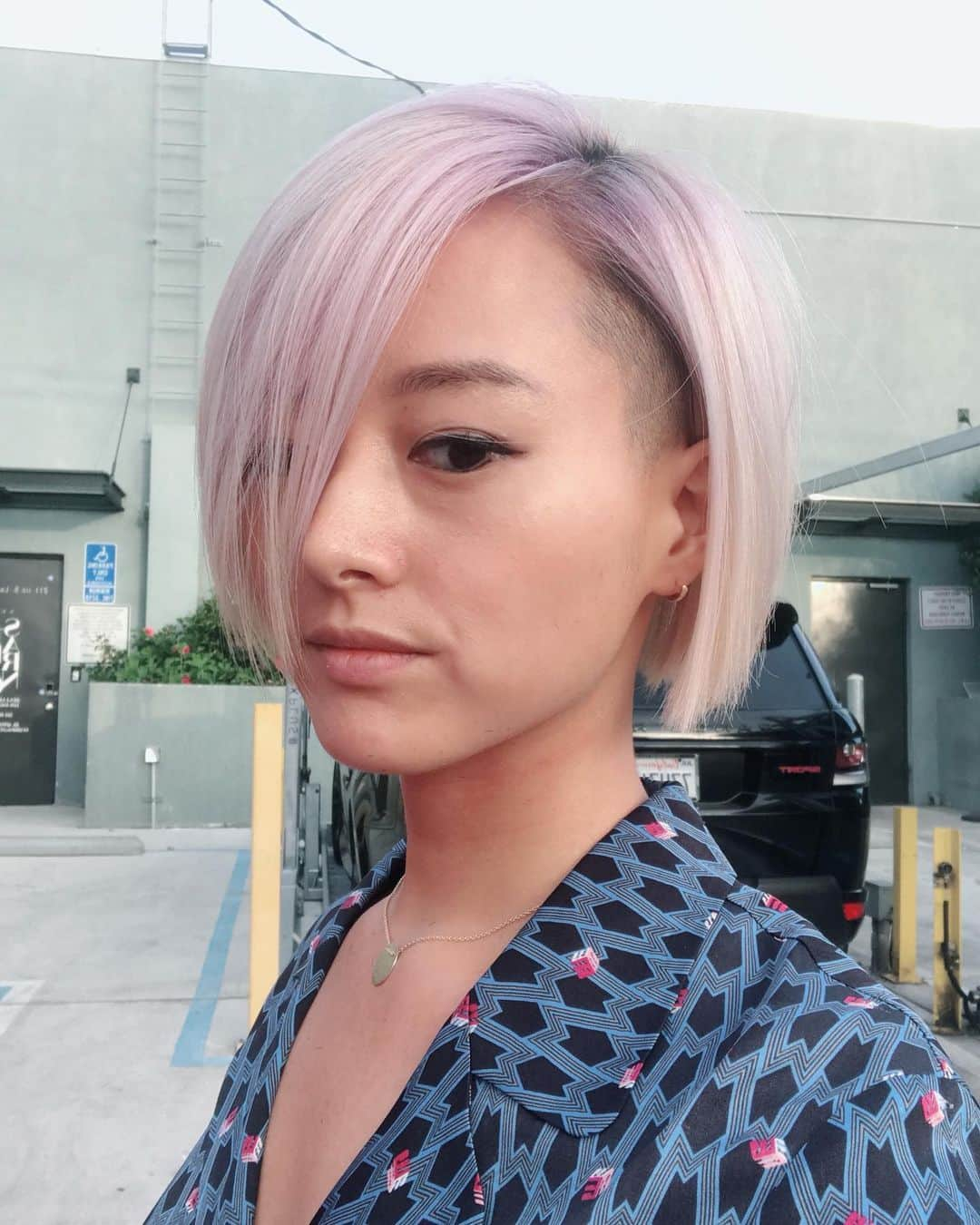 祐真キキさんのインスタグラム写真 - (祐真キキInstagram)「New Hair😁😊❤️ Thank you soooo much @tedgibson @jasonbacke @starring 🙏❤️🙏❤️ I LOVE IT🤗🌈❤️ #shorthair#undercut#blond#violetthair#silverhair#tedgibson#LA#actor#newhair#purple#art#pride」6月14日 4時26分 - kikisukezane