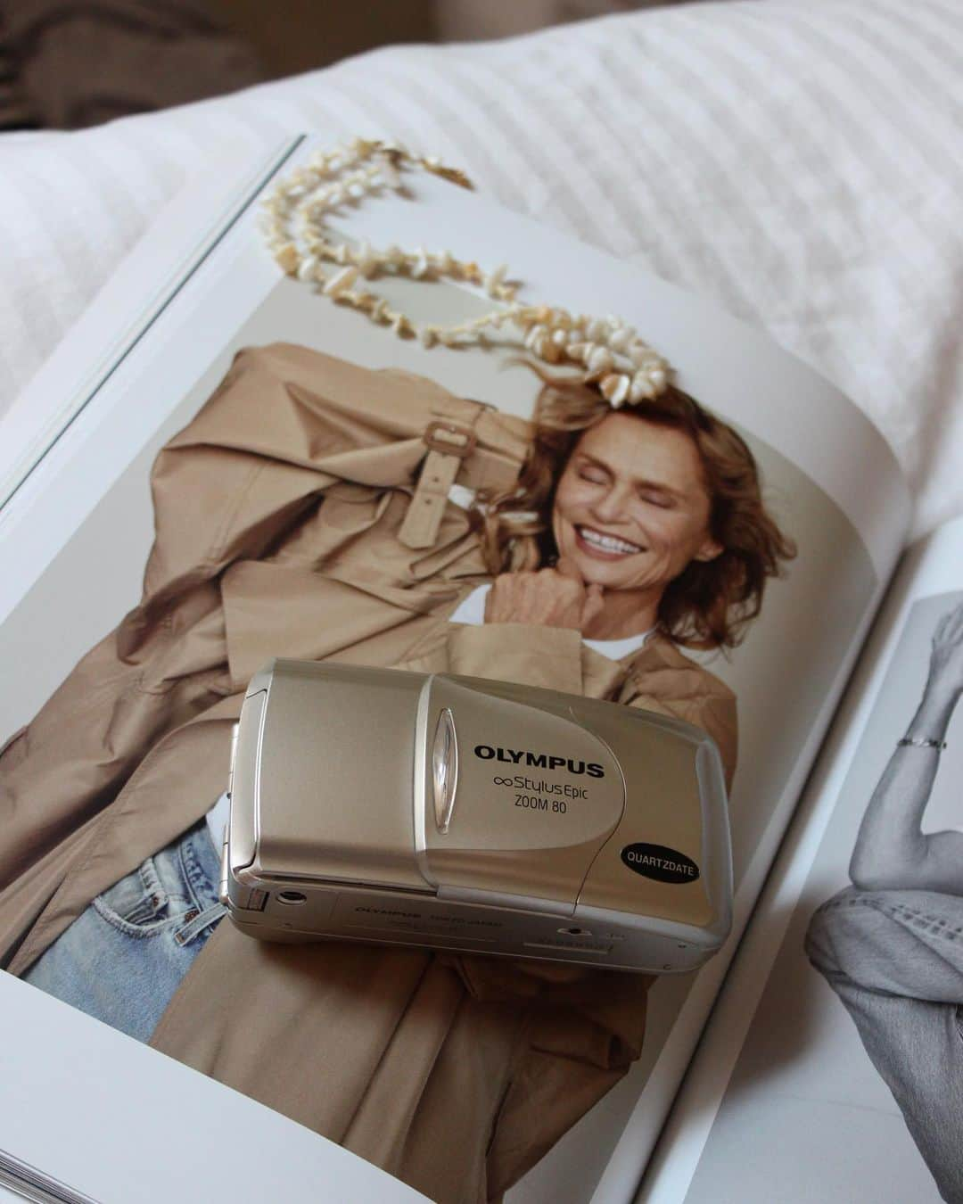 オレーシャ・ルーリンさんのインスタグラム写真 - (オレーシャ・ルーリンInstagram)「Woke up to some of my favorite things 📸📸📸 @olympuscameras and #laurenhutton fun fact I once walked the runway with her in New York. I was maybe 24 years old and doing a charity runway show for Bono’s line and we happened to be lined up to walk backstage. I was still new to show business and knew little about pr and modeling but I did know her as the icon she is. I walked first and she came on after me. As we crossed each other mid runway I remember looking at her and thinking “ wow, now that’s a supermodel... woman... human... icon”」6月14日 4時27分 - olesyarulin