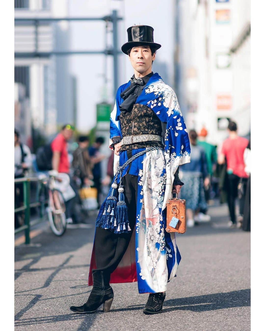 Harajuku Japanさんのインスタグラム写真 - (Harajuku JapanInstagram)「Karumu on the street in Harajuku wearing a vintage Japanese kimono with a ruffle top, lace corset, top hat, vintage briefcase, tassels belt, and @NewRock cowboy boots. Swipe left to see the amazing details of this look!」6月14日 4時30分 - tokyofashion