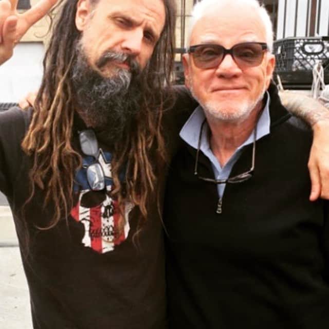 ロブ・ゾンビのインスタグラム：「Happy birthday to my pal Malcolm! What a nice bloke. Cheers! #happybirthday #malcolmmcdowell #robzombie」