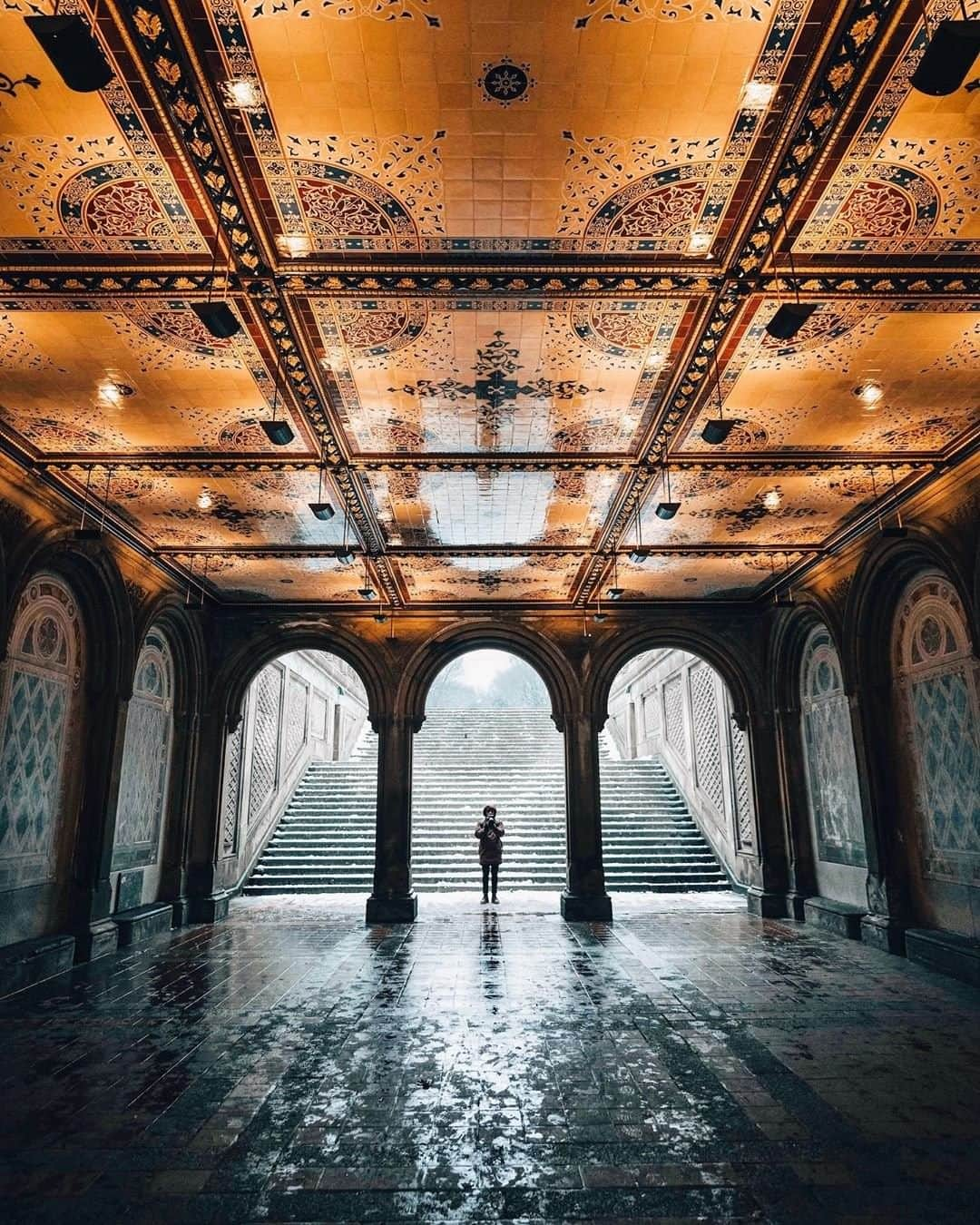 Travel + Leisureさんのインスタグラム写真 - (Travel + LeisureInstagram)「New York City wears most weather well, but things get a little trickier during a downpour. Seek shelter at the beautiful Bethesda Terrace in Central Park. You can read 12 secrets of Central Park at our link in bio! #tlpicks courtesy of @joethommas」6月14日 4時35分 - travelandleisure