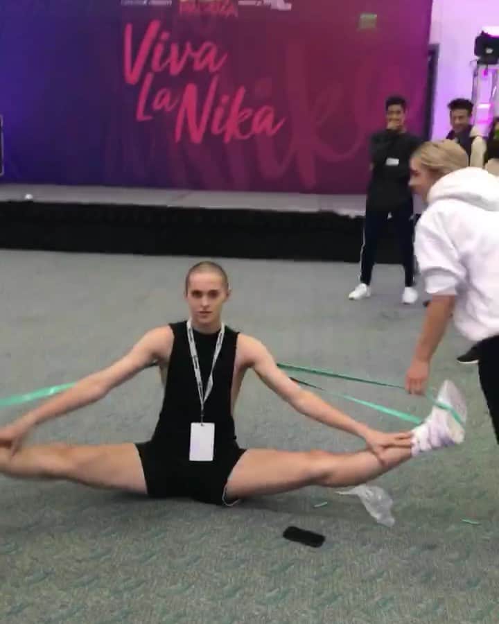 Nika Kljunのインスタグラム：「No words needed!!! 😅🤪😆 . SIGN UP for my #VivaLaNika jazz funk intensive at @dancerpalooza now! ✍🏼 . Even tho my dancers train extremely hard the whole week, we ALWAYS find a way to have FUN! Obviously 🙌🏼😹 I think this video was actually taken around midnight if I’m not mistaken... lol, they should be in bed!! Oh, I love my students! ❤️ Can’t wait for year #2! . Sign up: www.dancerpalooza.com VIVA LA NIKA: 22.-28. July 2019, Long Beach . #thesefools #lovethemsomuch @tylerddunc #teamvivalanika #dancerpalooza #dancerpalooza2019 #longbeach #danceeducation #jazzfunk #jazzfunkdance #jumpdance #stretchinggoals #stretchingexercises #stretchingtime #letsdance #nikakljun」
