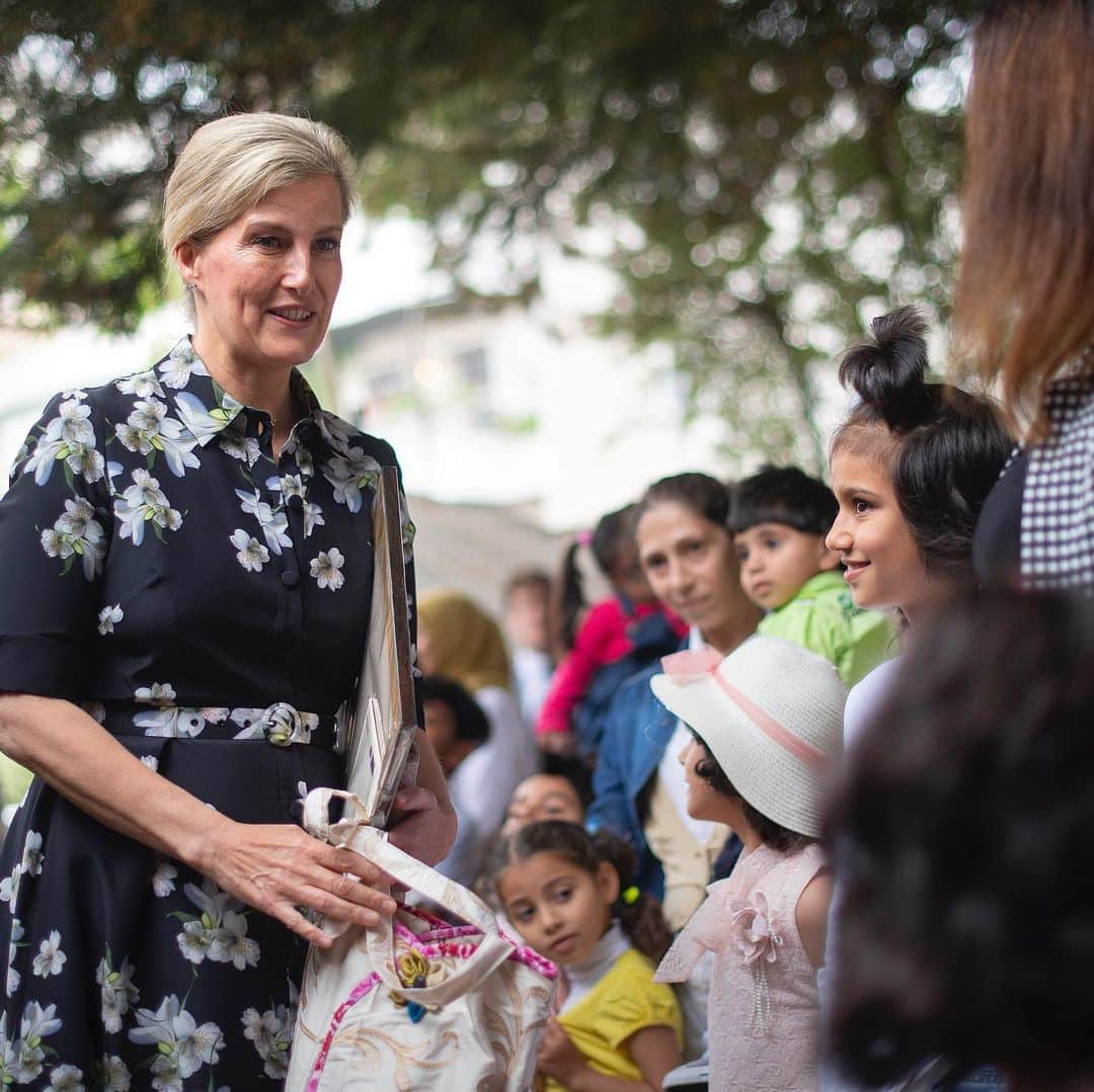 ロイヤル・ファミリーさんのインスタグラム写真 - (ロイヤル・ファミリーInstagram)「Today on the #RoyalVisitLebanon The Countess of Wessex visited a Caritas shelter for victims of sexual and gender-based violence.  Caritas is an international Catholic charity which offers pastoral care including humanitarian support and protection for individuals in need.  Her Royal Highness visited a shelter which supports refugee women, young people and children and offers temporary housing, medical assistance, counselling and legal assistance.  HRH also met with the President of Lebanon, General Michel Aoun, this morning.  The Countess later met the Prime Minister of Lebanon, Mr Saad Hariri and afterwards the Speaker of the Lebanese Parliament, Mr Nabih Berri.  Her Royal Highness joined a meeting with people from The Lebanon Host Communities Support Programme.  The programme supports vulnerable Lebanese communities hosting Syrian refugees in job creation, local services and peace-building.」6月14日 4時52分 - theroyalfamily