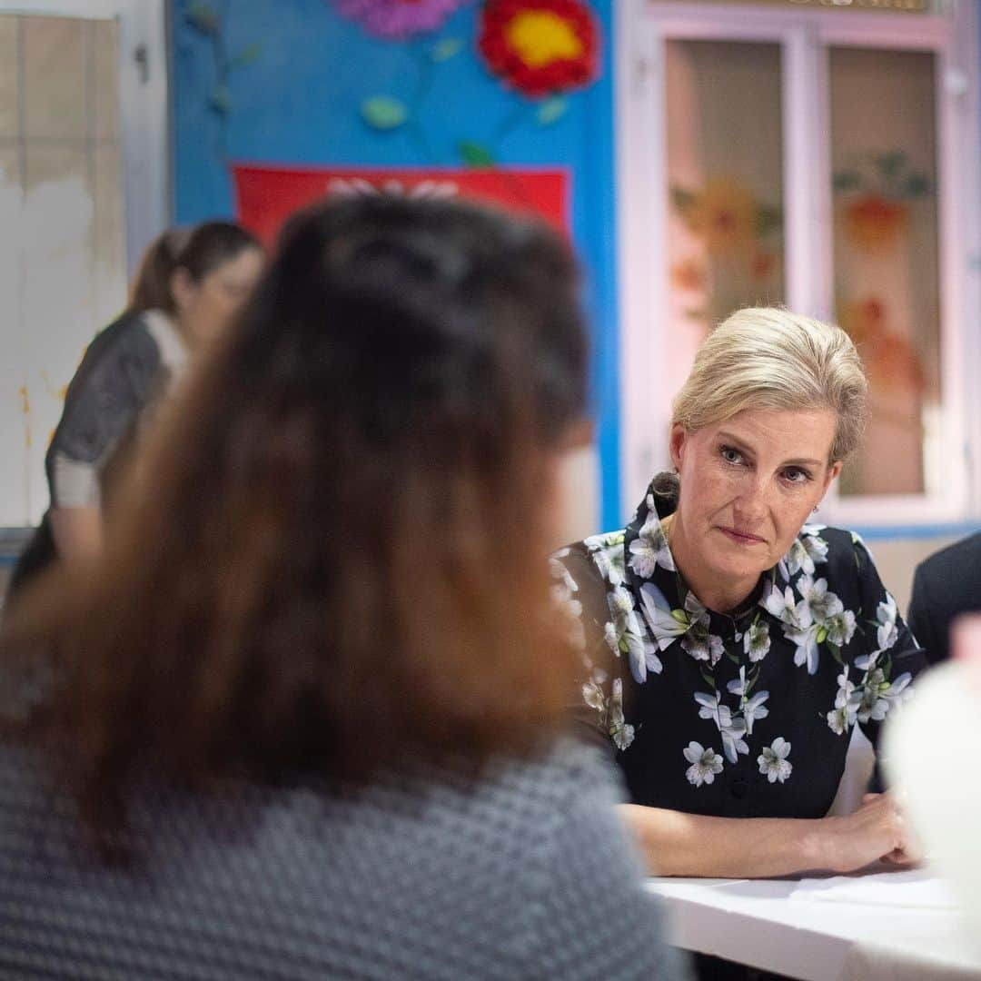 ロイヤル・ファミリーさんのインスタグラム写真 - (ロイヤル・ファミリーInstagram)「Today on the #RoyalVisitLebanon The Countess of Wessex visited a Caritas shelter for victims of sexual and gender-based violence.  Caritas is an international Catholic charity which offers pastoral care including humanitarian support and protection for individuals in need.  Her Royal Highness visited a shelter which supports refugee women, young people and children and offers temporary housing, medical assistance, counselling and legal assistance.  HRH also met with the President of Lebanon, General Michel Aoun, this morning.  The Countess later met the Prime Minister of Lebanon, Mr Saad Hariri and afterwards the Speaker of the Lebanese Parliament, Mr Nabih Berri.  Her Royal Highness joined a meeting with people from The Lebanon Host Communities Support Programme.  The programme supports vulnerable Lebanese communities hosting Syrian refugees in job creation, local services and peace-building.」6月14日 4時52分 - theroyalfamily