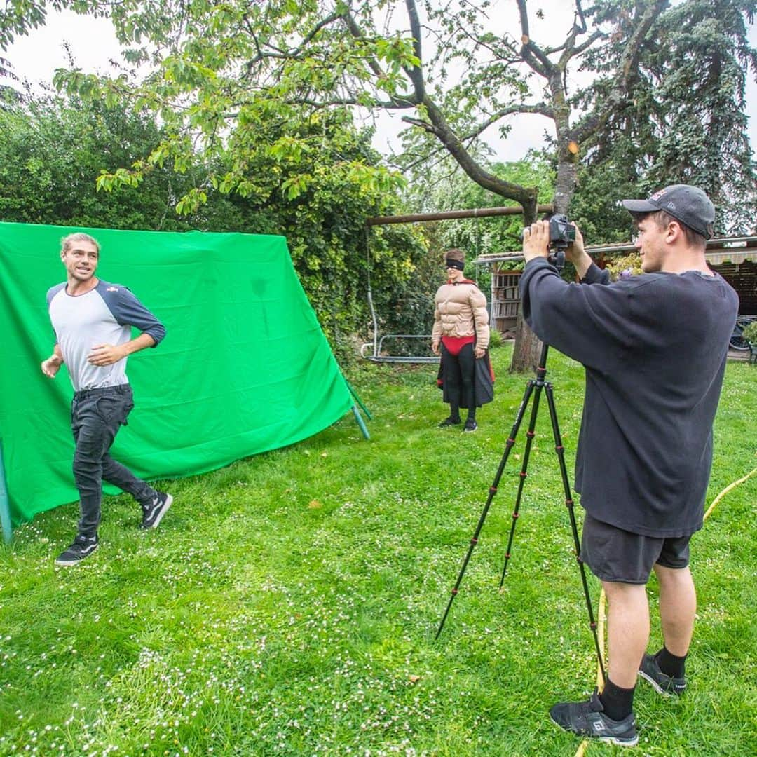 ジェイソン・ポールさんのインスタグラム写真 - (ジェイソン・ポールInstagram)「Still trying to figure out my sexual identity since we spent a week shooting this video. • 📷 @ediphotoeye」6月14日 4時55分 - thejasonpaul