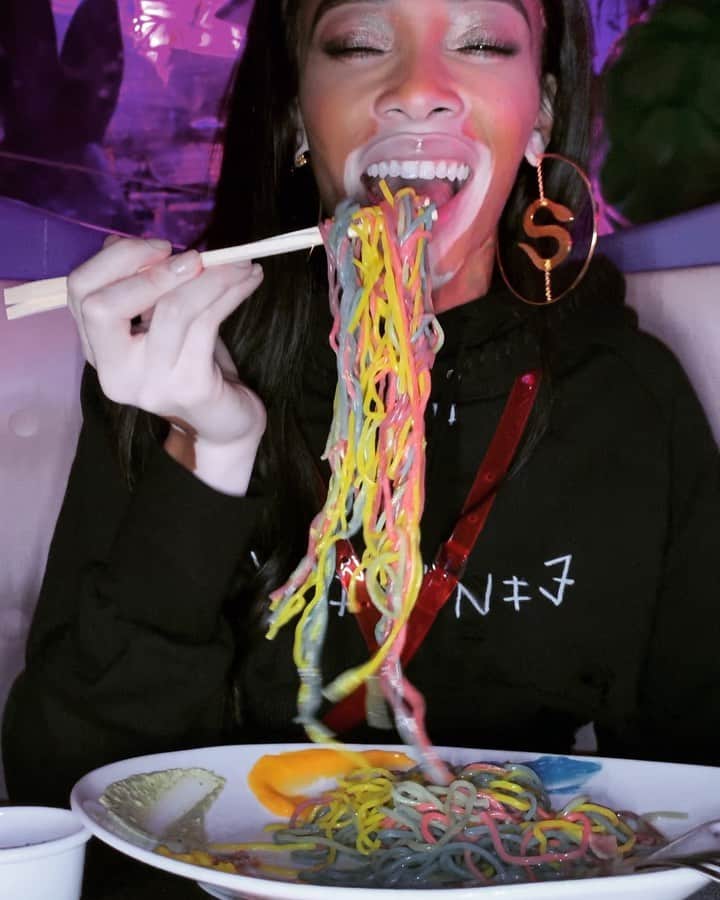 ウィニー・ハーロウのグルメインスタ