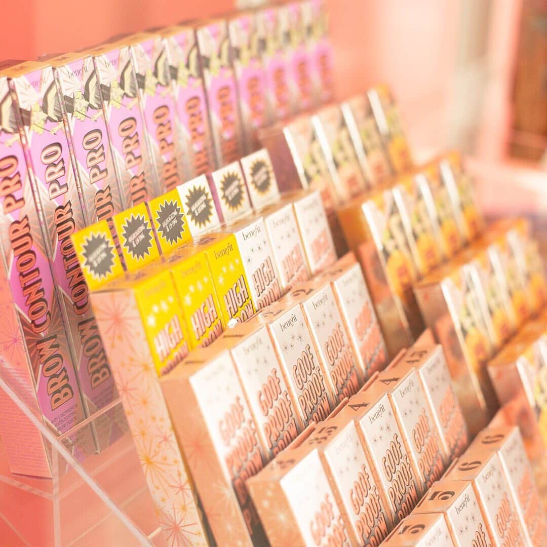 Benefit Cosmeticsさんのインスタグラム写真 - (Benefit CosmeticsInstagram)「How many #benefitbrows products do you own?! 👇🏽💖 A. none...yet! B. 1 C. 2-5 D. More than 6! #benefit」6月14日 5時04分 - benefitcosmetics