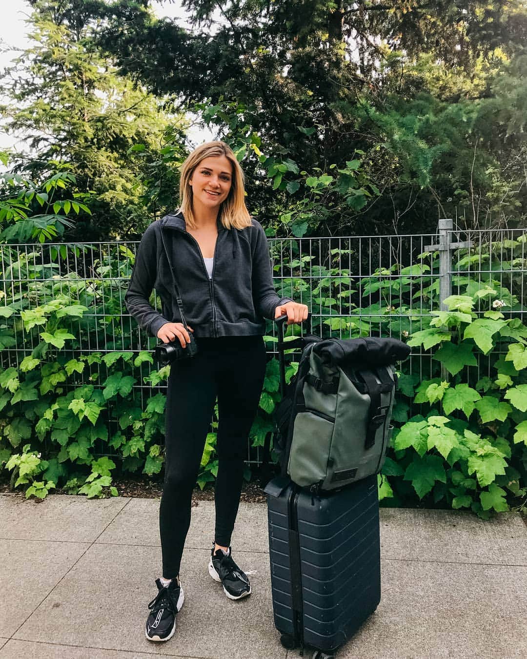 Monica Churchさんのインスタグラム写真 - (Monica ChurchInstagram)「#Ad This was me, on the way to the airport with NO IDEA where I was going! New video now live on my channel in collaboration with @bestwestern. Link in my video to find out the mystery location!  #TodaysBW #BestWestern」6月14日 5時18分 - monicachurch