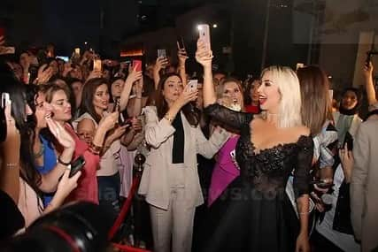 ジョエル・マーディニアンさんのインスタグラム写真 - (ジョエル・マーディニアンInstagram)「A Sea of Fans & Happy People for the opening of @maisondejoelleofficial #amman THANK YOU TO EVERYONE WHO CAME TO CELEBRATE WITH US #clinicajoelleamman #jordan #dress @marwankhaledcouture #love #celebration #joellemardinian #fans #celebrity」6月14日 5時12分 - joellemardinian