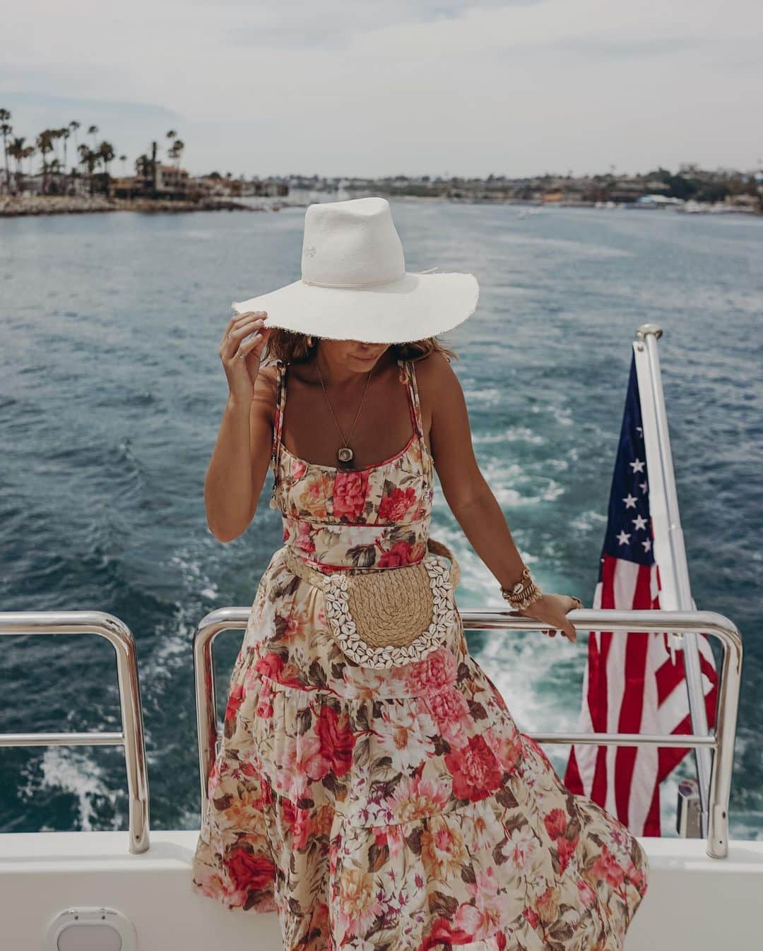 Collage Vintageさんのインスタグラム写真 - (Collage VintageInstagram)「Sailing with @zimmermann around Orange County wearing this beautiful floral dress 🌸🐬」6月14日 5時19分 - collagevintage