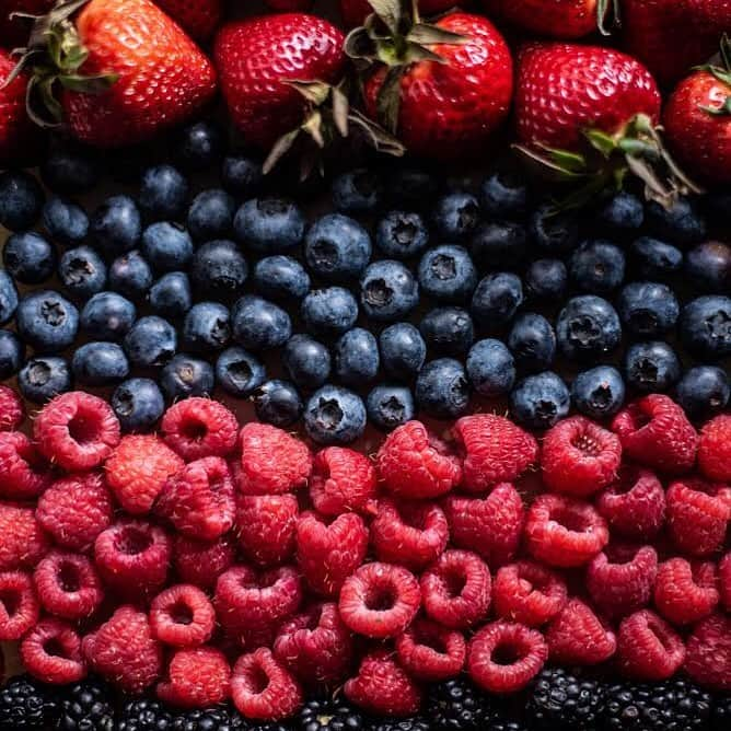 Whole Foods Marketさんのインスタグラム写真 - (Whole Foods MarketInstagram)「ICYMI: It’s berry season. Get tips from @onepartplant on how to make your berries last longer in today’s Story, then share your go-to tips and recipes with #onepartplantxwholefoods — we’ll share our faves! 📷@onepartplant #sponsored」6月14日 5時23分 - wholefoods