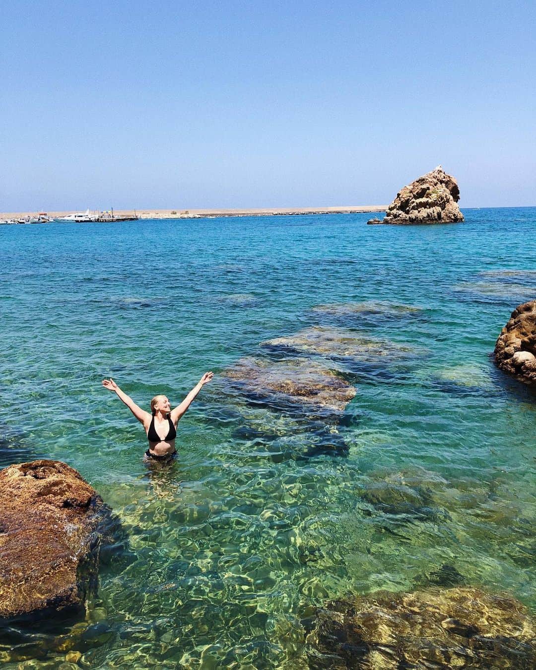 Estée Lalondeのインスタグラム：「~ I must have been a little fishy in another life. ~ 🌞🐚🌊🐠 #ELtravels」