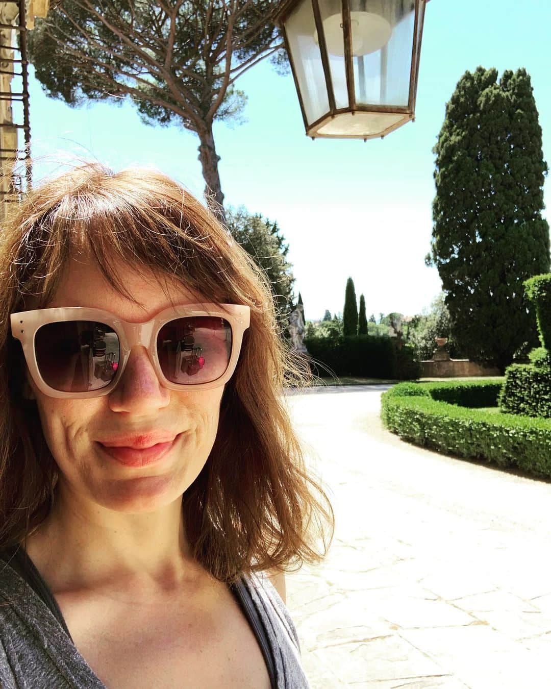 エミリー・スワローさんのインスタグラム写真 - (エミリー・スワローInstagram)「Firenze!  Day one.  Running into all sorts of clowns (@devkara, I’m looking at you) over here! #continuumcompany #florence #italy @nyugradacting @theseasonnyu #nyutisch」6月14日 5時56分 - bigeswallz