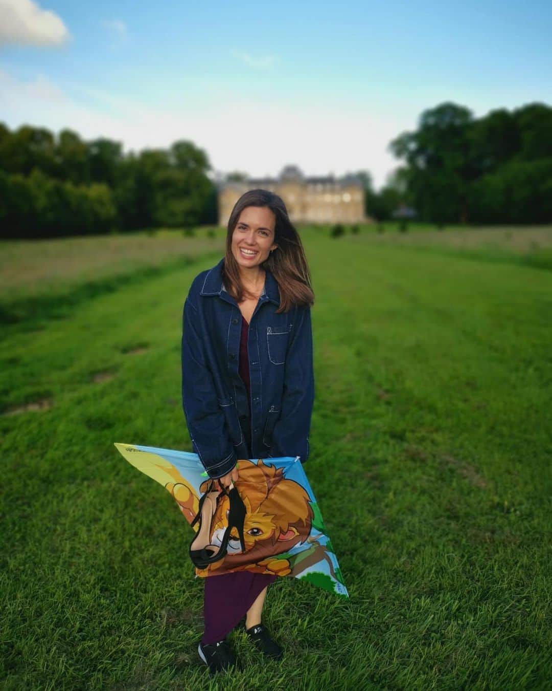 トーレイ・デヴィートのインスタグラム：「Kites and castles. 💫」