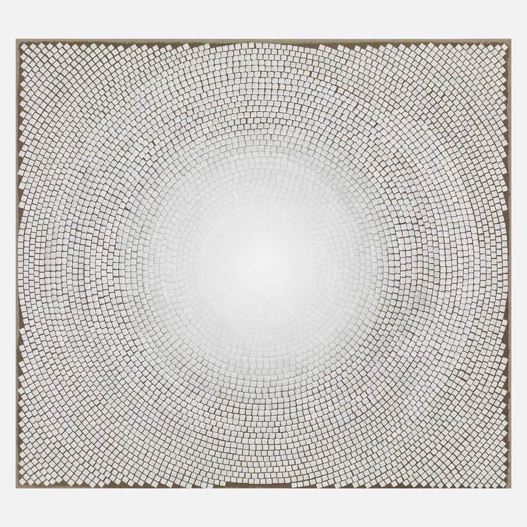 ガゴシアン・ギャラリーさんのインスタグラム写真 - (ガゴシアン・ギャラリーInstagram)「#ExhibitionforNotreDame: One of Y.Z. Kami’s "Dome" paintings features in “An Exhibition for Notre-Dame,” now on view at Gagosian, Paris.  Comprised of concentric circles of tessellated marks, the “Dome” paintings seem to expand and contract, asserting geometric approximations of their own. In a recent piece for Gagosian Quarterly, Angela Brown discusses the influence of Blaise Pascal, the seventeenth-century mathematician and philosopher, on these works. Follow the link in our bio to read more.  For inquiries regarding available works, please contact notredame@gagosian.com, or send us a direct message. __________ #NotreDame #RebuildNotreDame #Gagosian #YZKami  Y.Z. Kami, “White Dome VI,” 2012–13, dye and acrylic on linen, 30 × 33 inches (76.2 × 83.8 cm) © Y.Z. Kami」6月14日 6時00分 - gagosian