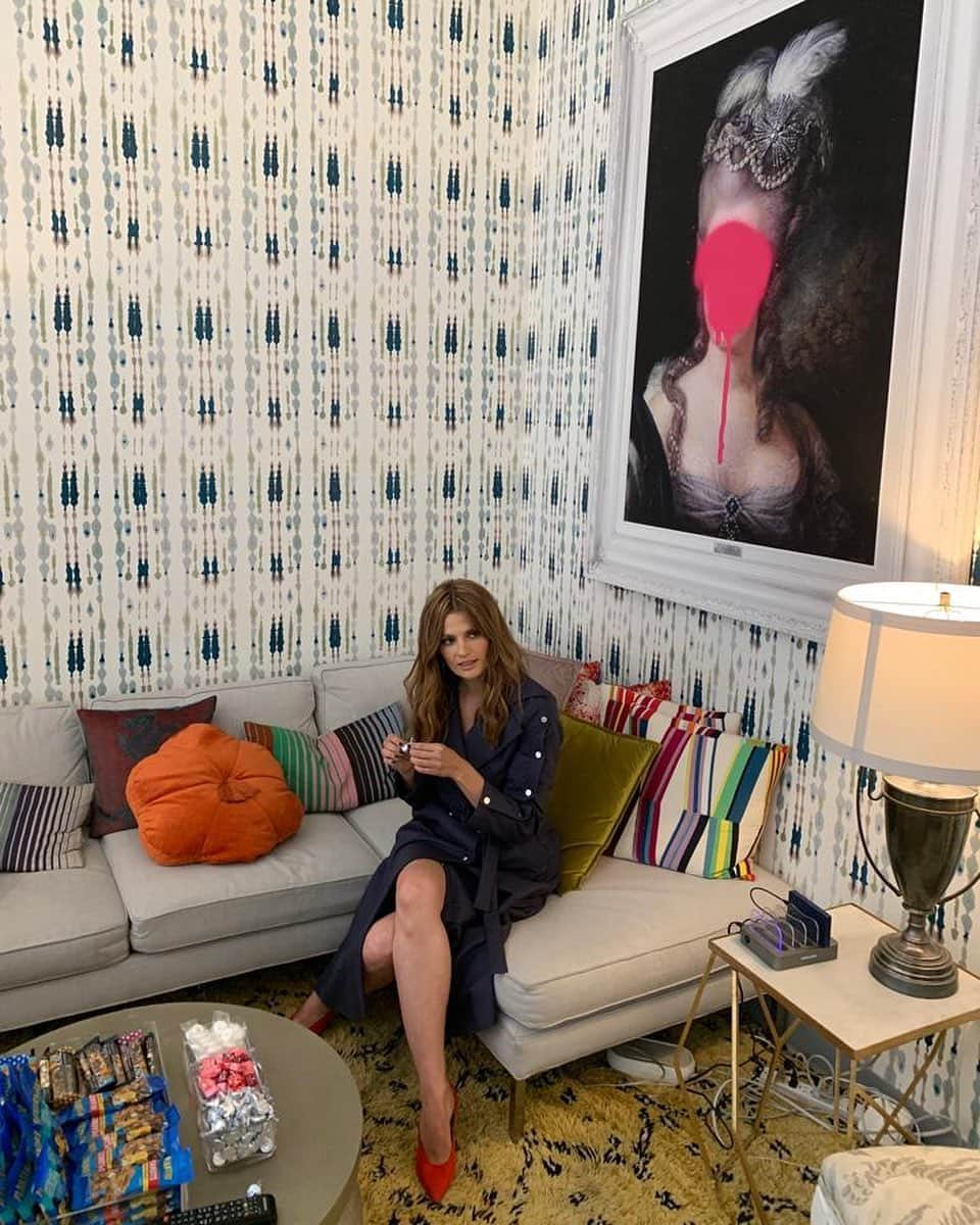 スタナ・カティックさんのインスタグラム写真 - (スタナ・カティックInstagram)「Grabbing a kiss backstage at the @buildseriesnyc today. #BTS #TheMomentsInBetween」6月14日 6時16分 - drstanakatic