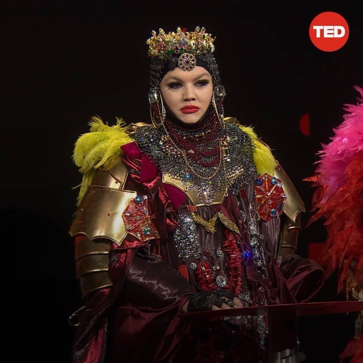 TED Talksのインスタグラム：「Artist Daniel Lismore lives his life like a work of art. Every day, he puts on an outfit that he created out of materials ranging from beer cans to diamonds to 2,000-year-old Roman rings. He has over 6,000 items in his collection, and he carefully places each one to complete his daily look. It certainly makes everyday tasks a bit more difficult (can you imagine grocery shopping wearing all of this?), but Daniel wouldn’t have it any other way. For him, each outfit is an opportunity to live confidently and embrace the art of being unapologetically himself. “Everyone is capable of creating their own masterpiece. You should try it sometime. It's quite fun,” @daniellismore says. Watch his full #TEDTalk at go.ted.com/workofart」