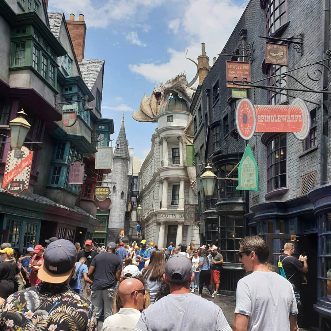 オリバー・フェルプスさんのインスタグラム写真 - (オリバー・フェルプスInstagram)「I'm not just saying it because I love this place, but Hagrids magical creature motorbike adventure is THE BEST ride I've ever been on! I love coming to Universal Orlando. I hope all who were in line today (10 hours in part) had as great a time as we all did. #universalstudios #HarryPotter #home」6月14日 6時21分 - oliver_phelps