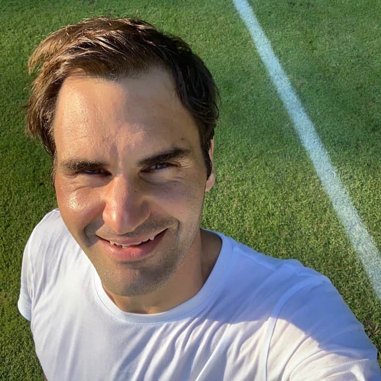 ATP World Tourさんのインスタグラム写真 - (ATP World TourInstagram)「look who’s back on the 🌱 . 📸 @rogerfederer . #ATPTour #Federer #Tennis #grasscourt #training #selfie #instasports」6月14日 6時21分 - atptour