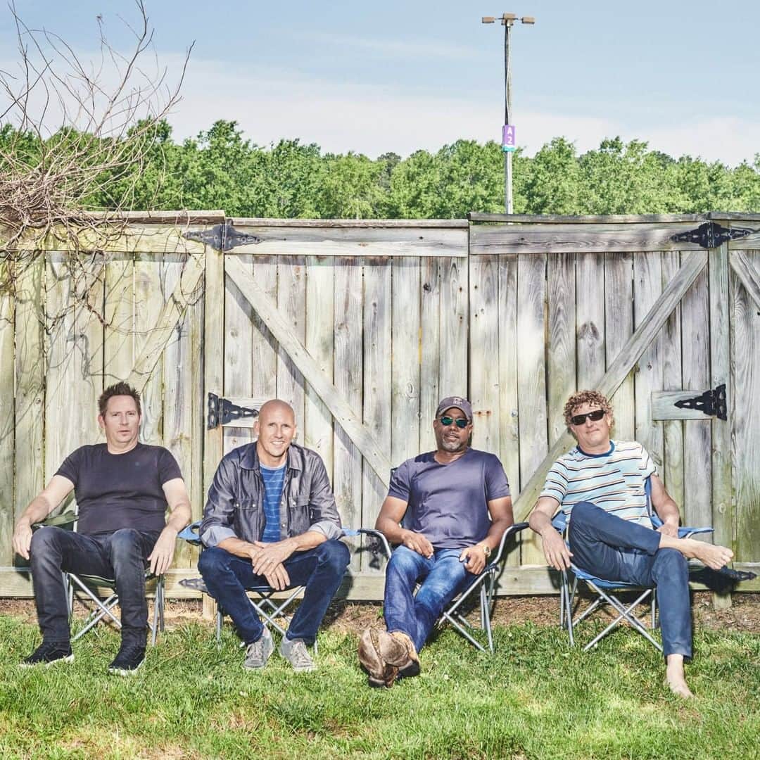 ニューヨーク・タイムズさんのインスタグラム写真 - (ニューヨーク・タイムズInstagram)「Hootie & the Blowfish is a great American rock band. Yes, really. The band that produced “Cracked Rear View,” one of the albums that defined  the 1990s and spawned the Top 10 hits “Hold My Hand,” “Let Her Cry” and “Only Wanna Be With You,” has generally been reviled, shrugged off or forgotten. But it’s time for a reassessment, according to our pop music critic, Jon Caramanica. “At its peak, Hootie & the Blowfish was a genuinely excellent band,” @joncaramanica writes. “This is perhaps one of the last unpopular opinions.” Visit the link in our profile to read more in defense of the band, and share your thoughts in the comments below. @lovebryan shot this photo.」6月14日 6時31分 - nytimes