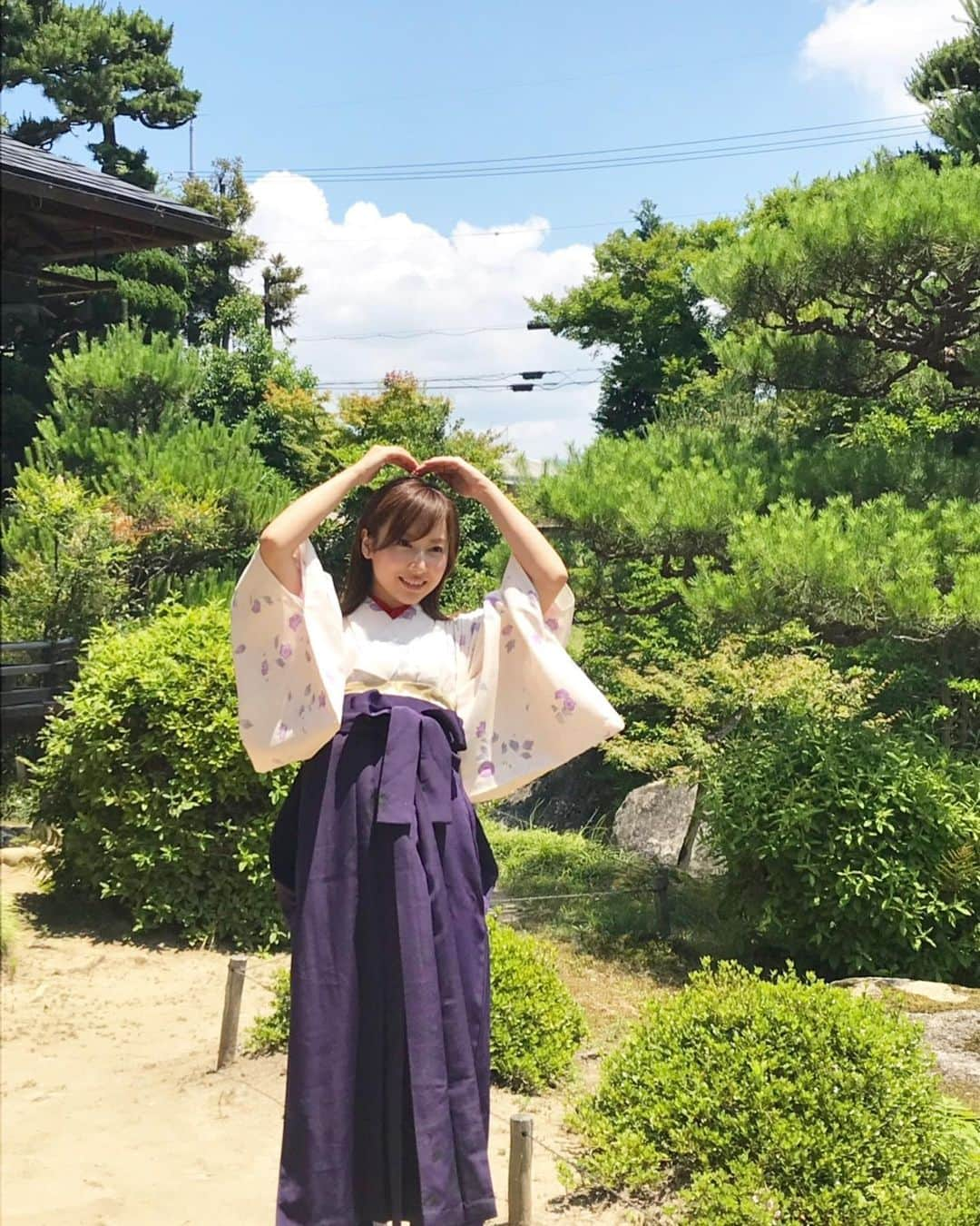 青柳美扇さんのインスタグラム写真 - (青柳美扇Instagram)「藤井彦四郎邸にて撮影をしました😌 出来上がりましたらまたお知らせします🏃‍♂️ 2枚目以降はオフショットです😛  #artwork #art #architecture  #beauty #movie #aoyagibisen #青柳美扇 #love #instagood #instadaily #JAPAN#j #japanese #手書き #tatto #calligraphy #japanesecalligraphy #calligrapher #書道 #書道家 #ink #書道パフォーマンス #美扇筆 #training #artist #artistsoninstagram」6月14日 8時06分 - aoyagibisen