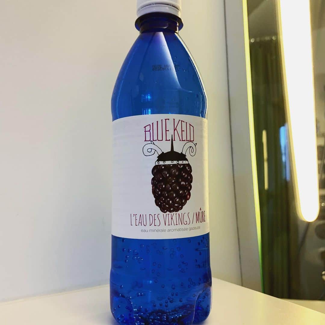RUKI さんのインスタグラム写真 - (RUKI Instagram)「水と間違えて買ってしまったこいつ。 でもまさかの大好きな味だったから気に入った。ただそんだけの話。おやすみ😴  #thegazette #ruki #misschoice #but #myfavorite」6月14日 8時10分 - ruki_nilduenilun
