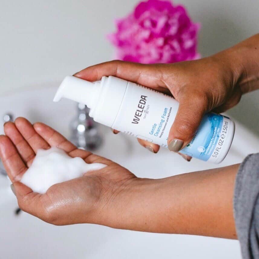 Weledaのインスタグラム：「Our NEW Gentle Cleansing Foam makes for a great addition to a double cleansing routine! 💧We recommend following our Gentle Cleansing Foam with our Gentle Cleansing Milk for a balanced and hydrated cleanse.」
