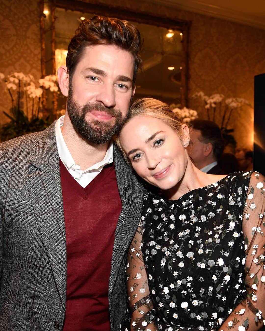 E! Onlineさんのインスタグラム写真 - (E! OnlineInstagram)「Instagram was a quiet place for a while, so we did what any social media editor would do: Browse the internet for cute photos of John Krasinski and Emily Blunt. (📷: Getty Images)」6月14日 8時20分 - enews