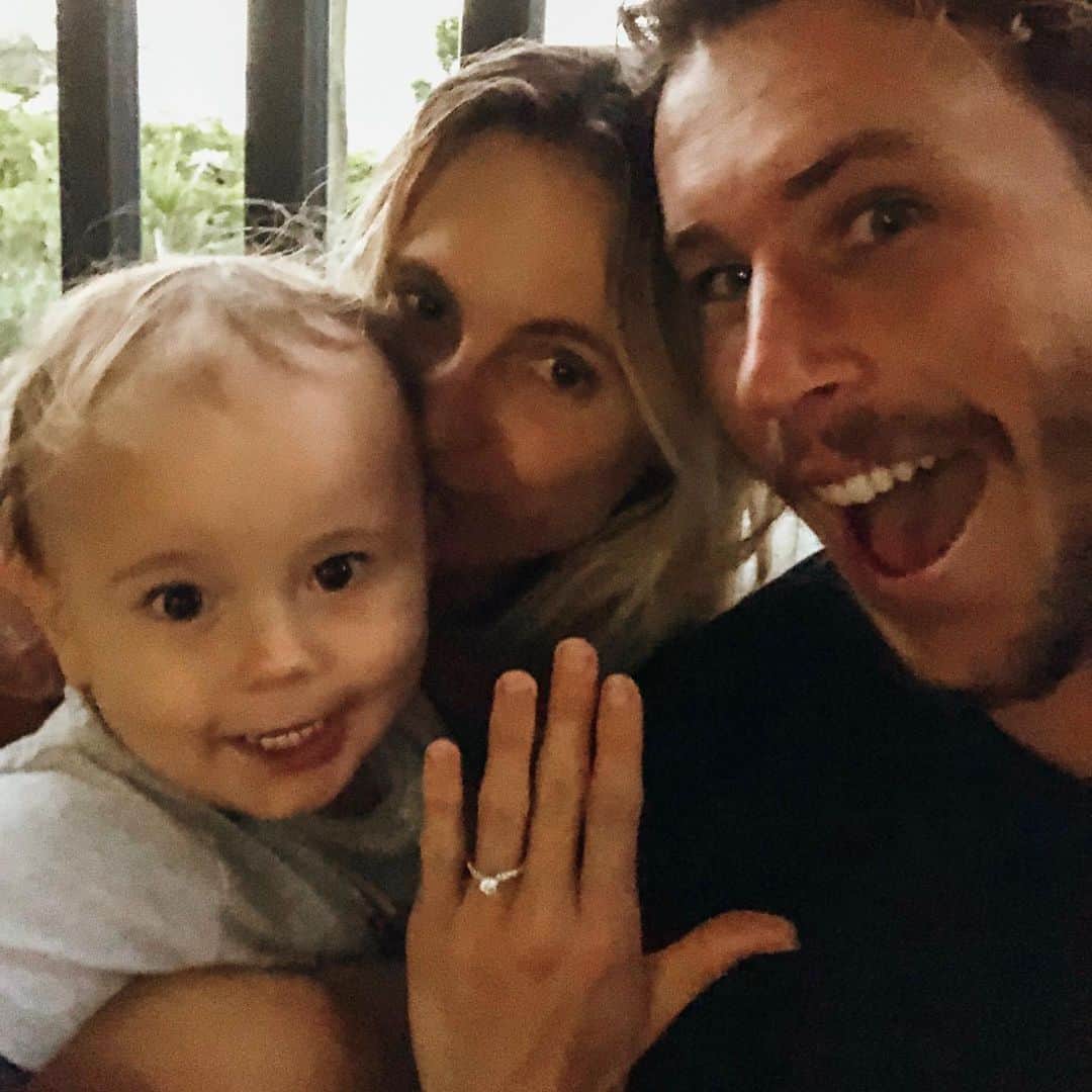 のインスタグラム：「So this happened last night 💍 I love you @jackfreestone」