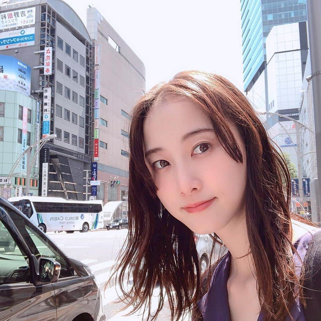 松井玲奈さんのインスタグラム写真 - (松井玲奈Instagram)「今日の24:20～『タモリ倶楽部』に出演します。 スニーカー、の紐について。星型とか並行とか、沢山あって興味深い収録でした。 写真は収録の日。 #タモリ倶楽部  #スニーカー  #靴紐  #靴紐アレンジ」6月14日 8時27分 - renamatui27