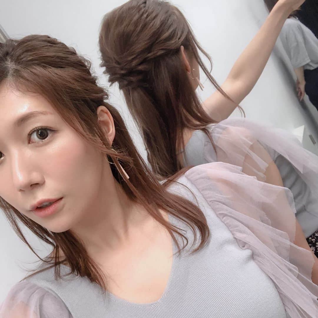 穂川果音さんのインスタグラム写真 - (穂川果音Instagram)「ハーフアップだよ！ ！ #アベプラ #abematv  #weather #weatherforecast #気象予報士 #穂川果音 #instastyle #instahair  #ヘアアレンジ #ダウンスタイル #hair #hairstyle #hairarrange #ほかのん #hairstyles #イヤリング #hairstyling #おしゃれ #夏コーデ #ハーフアップ  #ストレートヘアアレンジ #ストレートヘア」6月14日 8時32分 - hokawakanonn