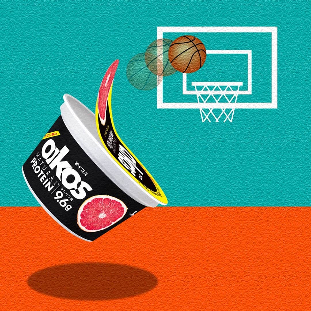 オイコスのインスタグラム：「OIKOS meets sports❗ #03 Basketball . オイコスのスリーポイントは、一味違う🏀 . 知っていますか❓🤔オイコスの３つのポイント📣高タンパク質・脂肪ゼロ・100kcal未満です👍 . illustration by @_oryel_ . #オイコス #ジブン追い越す #oikos #ヨーグルト #ギリシャヨーグルト #protein  #プロテイン #タンパク質 #高タンパク  #sports  #スポーツ  #fitness #フィットネス #gym #ジム #exercise #エクササイズ #basketball #バスケ」