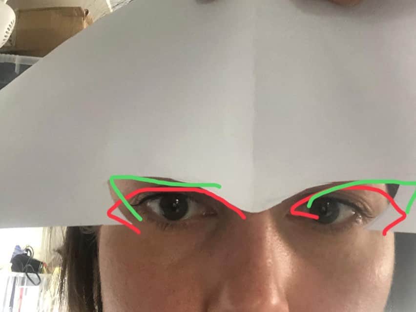 ピアーズアトキンソンさんのインスタグラム写真 - (ピアーズアトキンソンInstagram)「A #bts peek into the processes behind the #leopard mask we realised for @ctilburymakeup’s design for the @theanimalball fundraiser. 1: my lab technicians Ania and Celeste and their immaculate work table (😂) 2: Charlotte’s original concept. 3: getting the ‘eyeliner’ lines decided via email - this was a really important factor as we wanted to make sure the crystal eyeline was #onbrand. 4: starting the wire framework. 5: applying layers of organza, tulle and crin to wire framework to build up layers of ‘fur’. 6: considering #colourways. 7: concentration and two pairs of hands! 8: creating a #beauty look in #black and #dorado #swarovski. 9: compiling mask, ears and wire framework. 10: bound and affixed to #handmade wire frames.」6月14日 18時12分 - piersatkinson