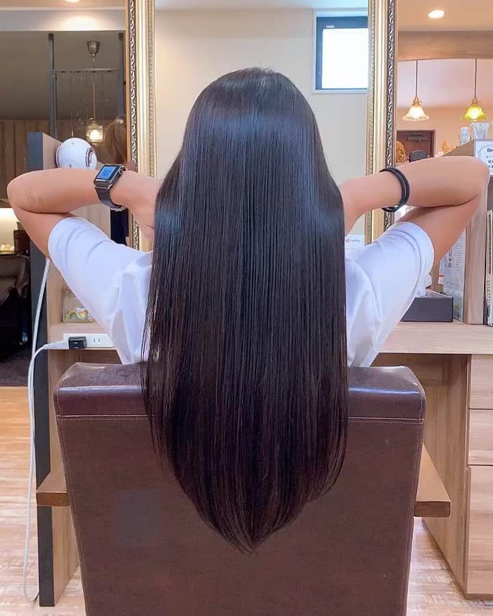 清水香澄のインスタグラム：「.﻿ メンテナンス完了💕﻿ ﻿ ﻿ いつもありがとう〜！﻿ ﻿ トリートメントはいつも爆睡😪﻿ ﻿ #k3c#郡上サロン#岐阜サロン#トリートメント#ロングヘア#サラサラヘアー#筋トレ女子#フィットネス女子#腹筋女子#減量中#ダイエット#diet#fitnessmodel#黒髪ロング#小麦肌#ハーフ顔メイク」