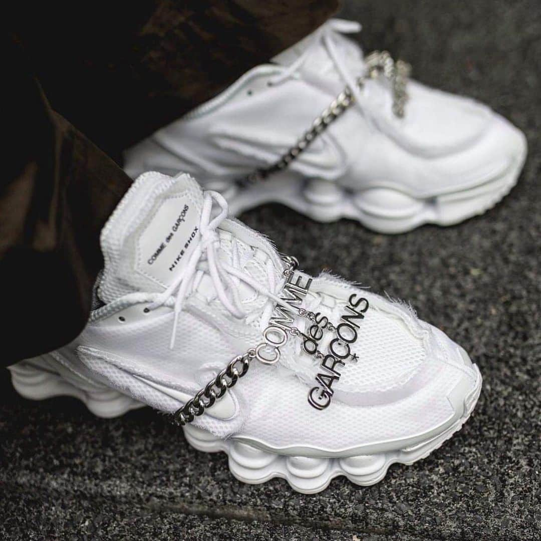 HYPEBEASTさんのインスタグラム写真 - (HYPEBEASTInstagram)「@hypebeastkicks: Here’s a closer look at the “Triple White” iteration of the @commedesgarcons x @nike Shox TL. It’s now available alongside the black pair at select stockists worldwide for approximately $357 USD. Photo: Thomas Barthelemy/@hypebeastfr」6月14日 18時21分 - hypebeast