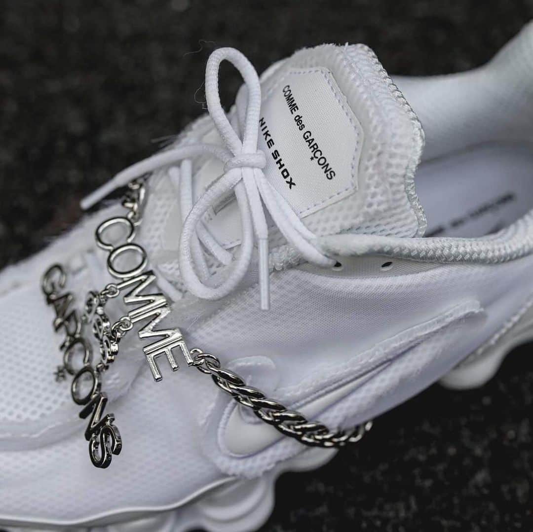 HYPEBEASTさんのインスタグラム写真 - (HYPEBEASTInstagram)「@hypebeastkicks: Here’s a closer look at the “Triple White” iteration of the @commedesgarcons x @nike Shox TL. It’s now available alongside the black pair at select stockists worldwide for approximately $357 USD. Photo: Thomas Barthelemy/@hypebeastfr」6月14日 18時21分 - hypebeast