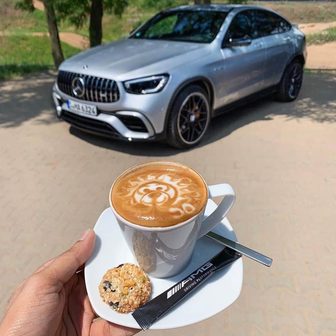 メルセデス・ベンツさんのインスタグラム写真 - (メルセデス・ベンツInstagram)「Cars and coffee. ✅ Photo by @rokenr. __________ [Mercedes-AMG GLC 63 S 4MATIC+ Coupé | Kraftstoffverbrauch kombiniert: 12,3 l/100 km | CO₂-Emissionen kombiniert: 280 g/km | mb4.me/nefz] . #MercedesBenz #⭐ #MercedesAMG #AMG #DrivingPerformance #AMGGLC63S #mbfanphoto #carsandcoffee #automotivedesign #coffee☕ #friyay #mbcar」6月14日 18時30分 - mercedesbenz