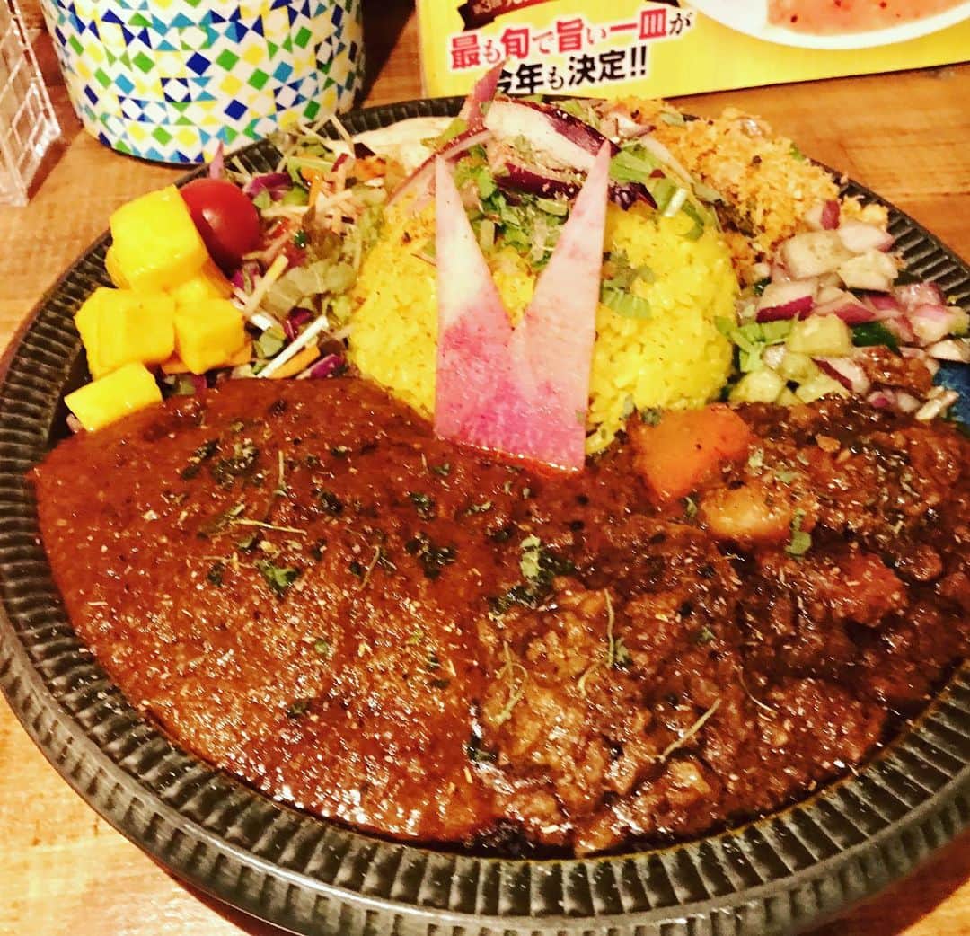masasucksのインスタグラム：「いつもオモローなゲンジレーザーズ先輩のハルモニア @spicecurry_harmonia に一周年おめでとうがてら、ああーっすぅー しに行ってきました‼️ ・ ひと言 マジクソ美味いです猛照 ・ 独学て、サイコーですやん🤘🏻 次はビール飲みに行かせてもらいまっさー‼️ #razorsedge  #ハルモニア」