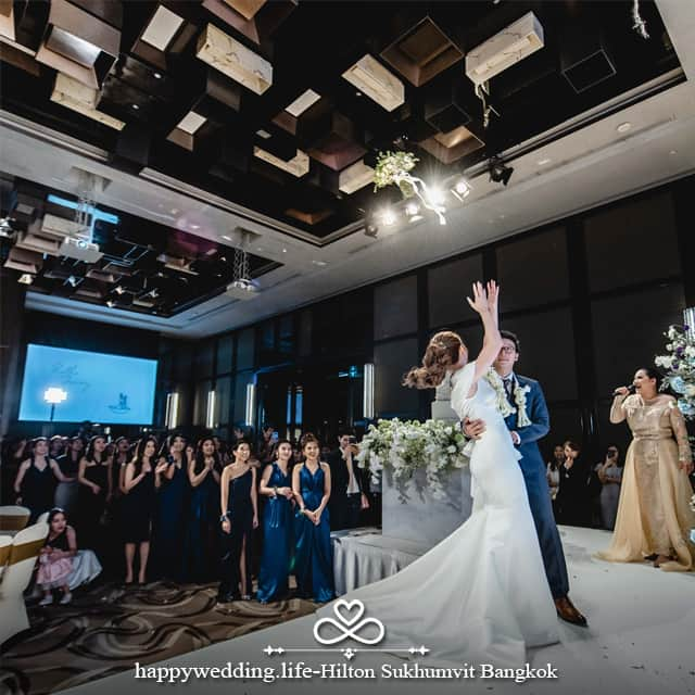 HappyWedding.Lifeさんのインスタグラム写真 - (HappyWedding.LifeInstagram)「Dream weddings come true at Hilton Sukhumvit Bangkok  สถานที่จัดงานสะดวกสบาย ใจกลางกรุงเทพฯ พร้อมทีมงานผู้เชี่ยวชาญที่จะมาช่วยทำให้วันสำคัญของคุณราบรื่น  ยืนยันการจัดงานตอนนี้ รับสิทธิประโยชน์มากมาย! . . Detail on 🔽 https://happywedding.life/th/vendors 🔍 Hilton Sukhumvit Bangkok . . #Venue #weddingvenue #Thaiwedding #wedding #weddingmemories #weddingplanning #weddingthailand #weddingplanning #happywedding #happyweddingth #happyweddinglifeth #weddinginspiration #thailand #love #inspiraion #แต่งงาน #จัดงานแต่งงาน #สถานที่จัดงานแต่งงาน #สถานที่ถ่ายพรีเวดดิ้ง #พรีเวดดิ้ง #ตัดสินใจเลือกสถานที่แต่งงาน #สถานที่จัดงานแต่งแบบไทย . . ติดตามผู้ให้บริการด้านสถานที่จัดงานแต่งเพิ่มเติม >> #HWLvenue」6月14日 18時43分 - happywedding.life