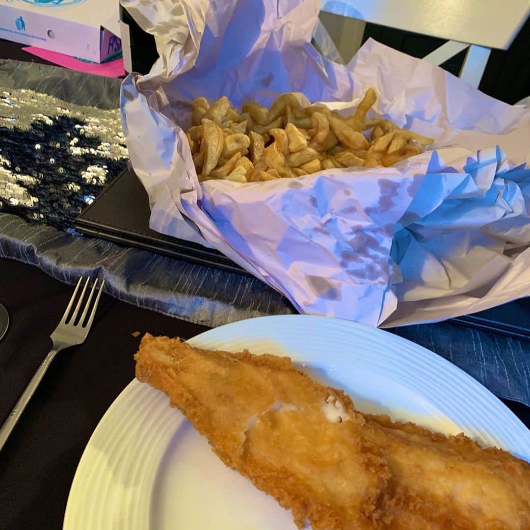 名倉七海さんのインスタグラム写真 - (名倉七海Instagram)「. . Sven's mother (@deb_th3stylist ) cooked an English breakfast! It was very delicious!! Thank you for a lot of hospitality❤️ . #unitedkindom #uk #🇬🇧 #Englishbreakfast #fishandchips #delicious #yammy .」6月14日 18時58分 - nanaminagura