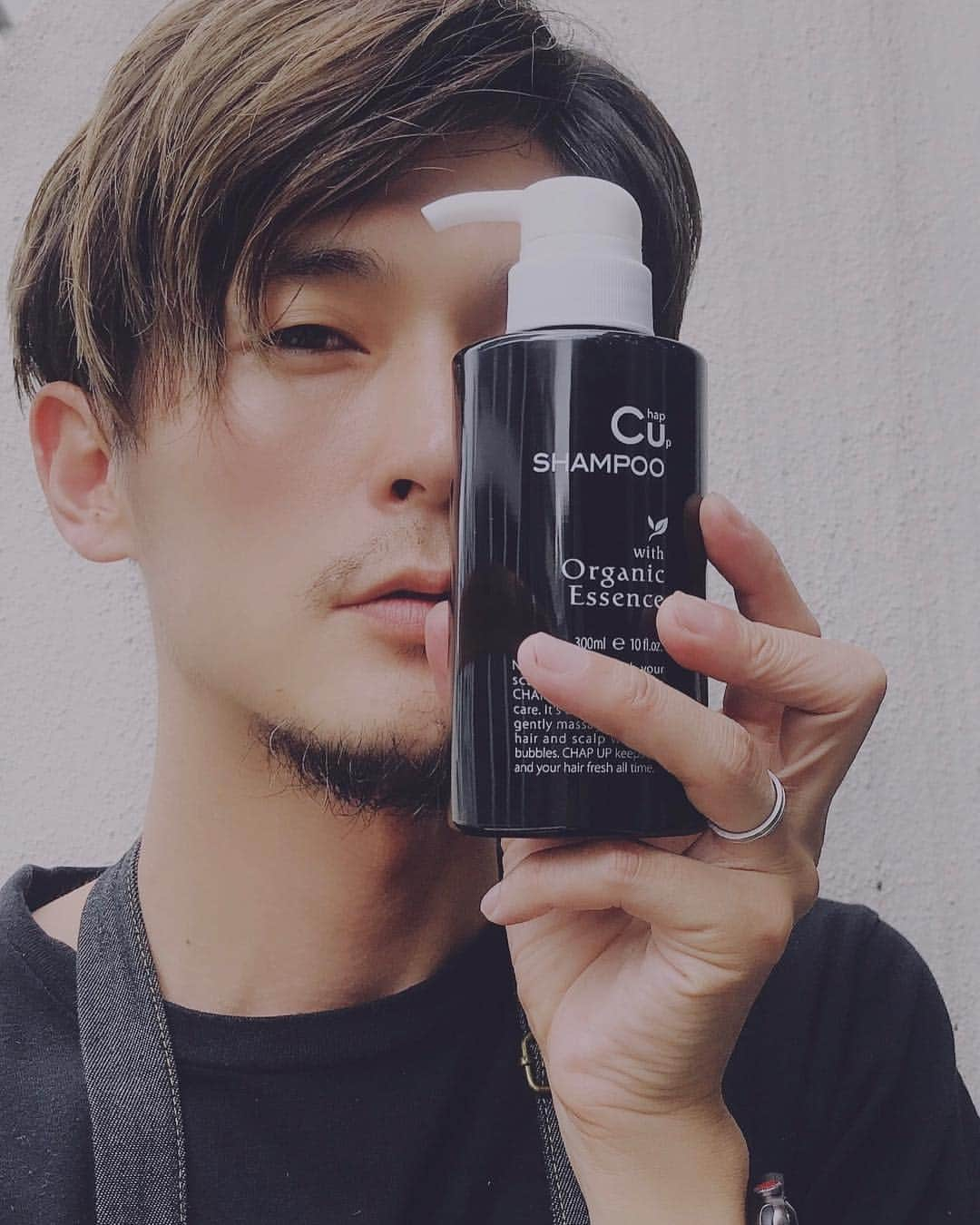 西尾 隆介 Labyrinthさんのインスタグラム写真 - (西尾 隆介 LabyrinthInstagram)「「チャップアップシャンプー」@cu_shampoo_official  デザイン良し  香り良し  泡立ち良し  の三拍子揃ってます。  しかもノンシリコンで洗い心地◎！ #チャップアップシャンプー  #濃密シャンプー  #オーガニック  #ノンシリコン  #頭皮ケア  #スカルプケア  #PublicRelations」6月14日 18時59分 - nishioryusuke