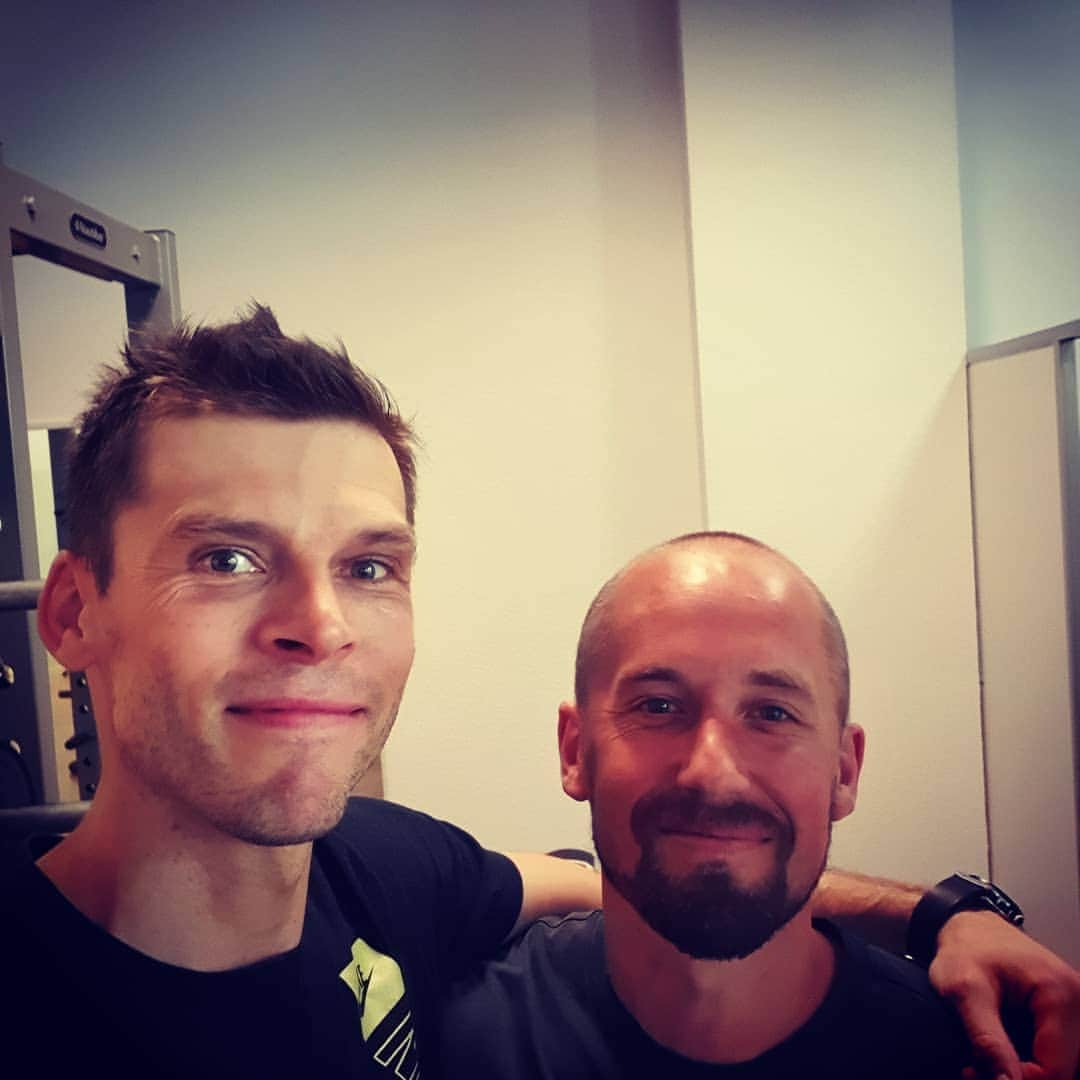 ルネ・ヤーステインのインスタグラム：「5 weeks of hard training with this crazy guy is over!!💪😅 Thank you very much @larsspiesecke 🙌  Now 2 weeks holiday☀️😁」