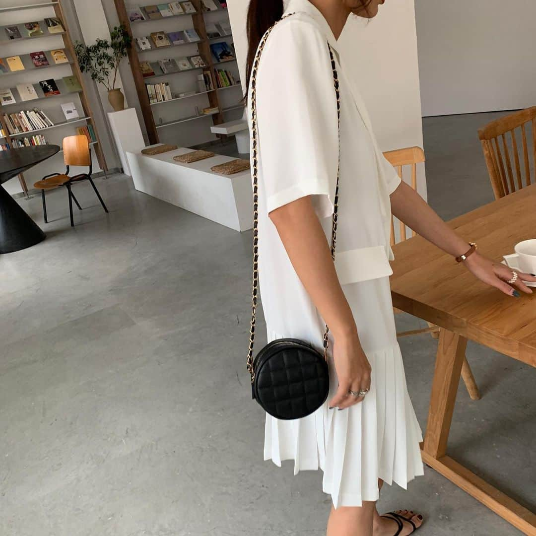 BIRTHDAY BASHさんのインスタグラム写真 - (BIRTHDAY BASHInstagram)「NEW  COLOR  WHITE NEW . #birthdaybashshop #birthdaybash #fashion #streetstyle」6月14日 18時55分 - birthdaybashshop