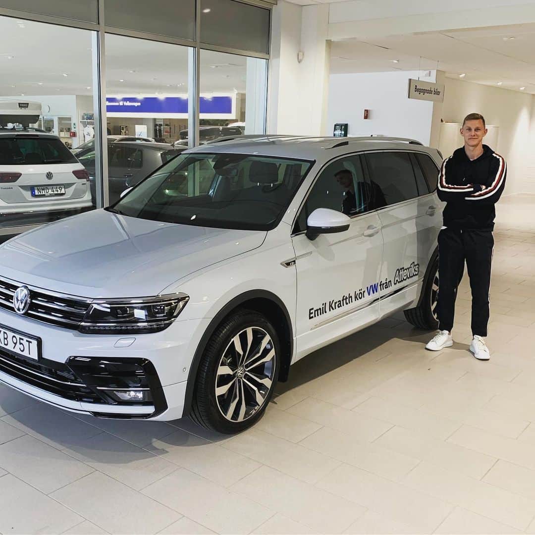 エミル・クラフトのインスタグラム：「Thanks @atteviks_ljungby for hooking me up during my holidays🚘」