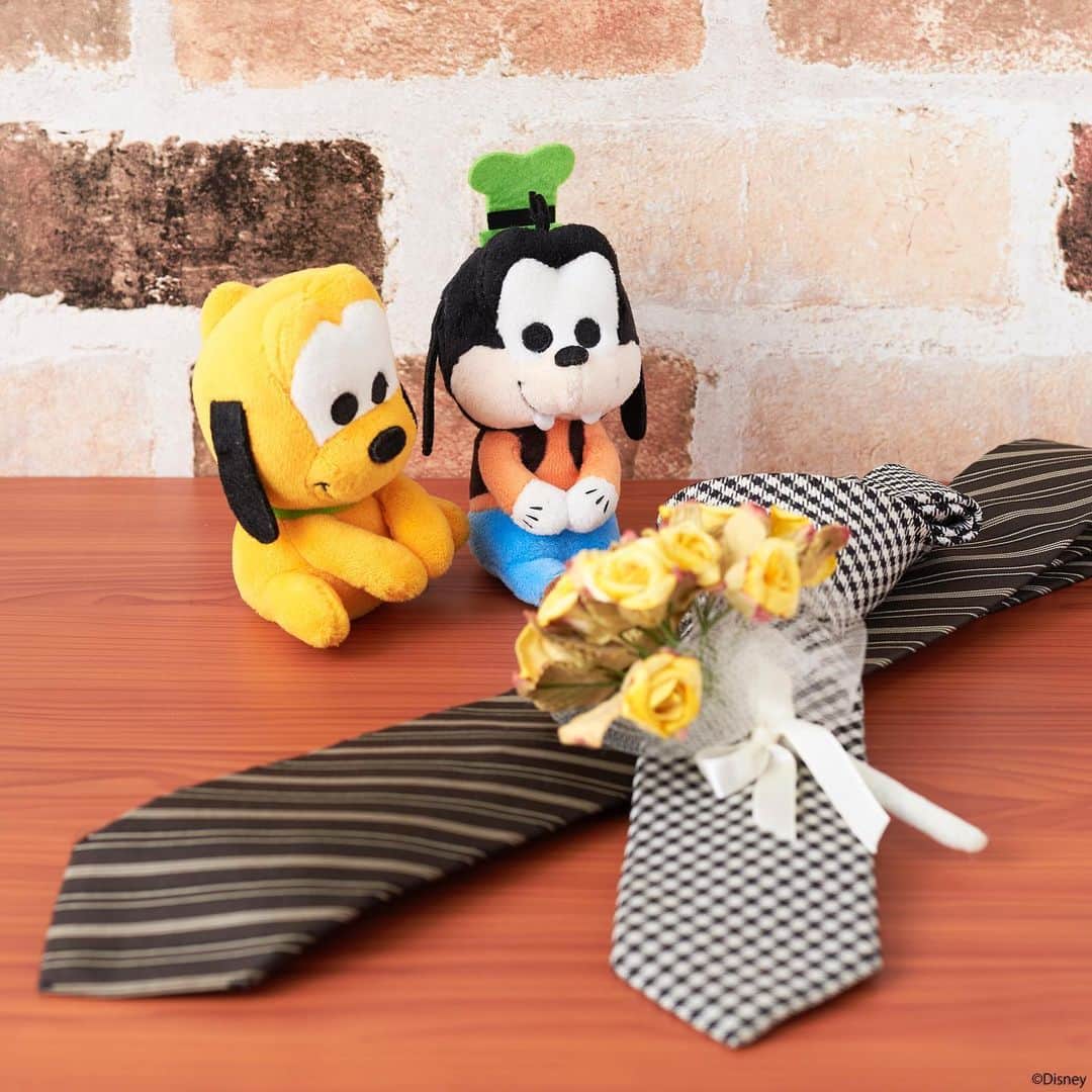 ちょっこりさん【公式】のインスタグラム：「#20190614 * 今年の父の日は、ちょっこりさんと共に。 いつもありがとう。 * #ちょっこりさん #ぬい撮り#ぬいぐるみ #ディズニーグッズ #父の日 #chokkorisan#disney #takaratomyarts #ぬいぐるみと撮り隊 #disney写真部 #ちょっこりさん好きな人とつながりたい」
