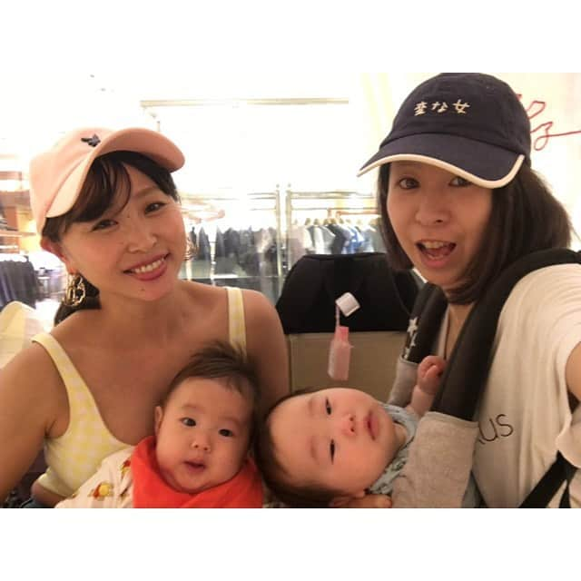 NON-Pさんのインスタグラム写真 - (NON-PInstagram)「今日ゎやっと、こにぎりさんに会えました👶🏻💚 ・ こにぎりさん👶🏻 @kaiten_kikurage ＆ ウチの肉まん君👶🏻 @nikumanbaby_yuu  の、「チーム・茶髪」❣️❣️ もちろん、天然ょ✨ ・ いっぱいプレゼントありがとう🙏😊🎁 また遊んでね〜👶🏻💚👶🏻💋💋 ・ ・ #👶🏻 #baby #boy #ママ友 #ダンサー #dancer #ポールダンサー #poledancer #こにぎりさん #肉まん君 #はじめまして #同級生 #friend #チーム茶髪 #natural #🎁 #happy #smile  #cute #🤱🏻 #ありがとう #またね #宝物 #mylove #iloveyou #愛してる」6月14日 19時04分 - nonp_mam