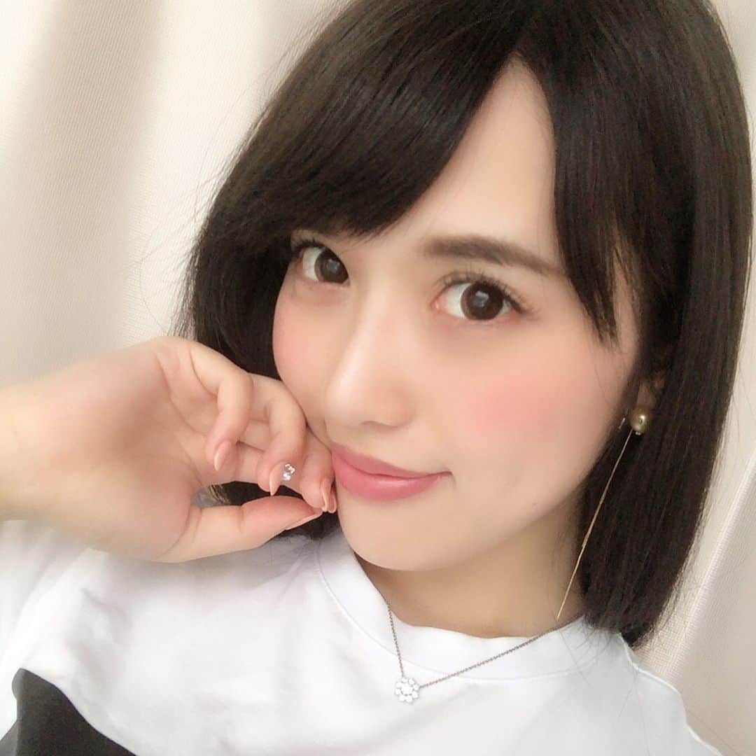 のインスタグラム：「最近お世話になってる #cupolaomotesando 内でまつエクもやってると聞き早速行ってきました☺️❤️ . . 今まで色んなまつエクのお店行ってきたけど、どこよりもカウンセリングが丁寧で感動しました✨💕 . . 優柔不断な私にこんなのはどうですか？と提案して下さって最終的にはお任せで…とお任せしたんですけど、めちゃめちゃ綺麗に仕上がりました💕 . . 目の形に合わせて長さや太さ等細かく調整してもらえるのでまつエクどこ行こうか迷ってる方には本当におススメ店です😭 . . くろさわさんありがとうございました🥰💕 . . #岡英里 #マツエク #まつエク #eyelashsalon #鬼のうたたね #表参道 #最先端 #最先端美容 #フラットマットラッシュ  #フラットラッシュ #軽い #自然 #ナチュラル #綺麗 #beautiful #beauty #japanese #化粧 #時短 #すっぴん #楽チン #おすすめ #オススメ  #美容整体  #美容室 #cupola表参道 #美容」