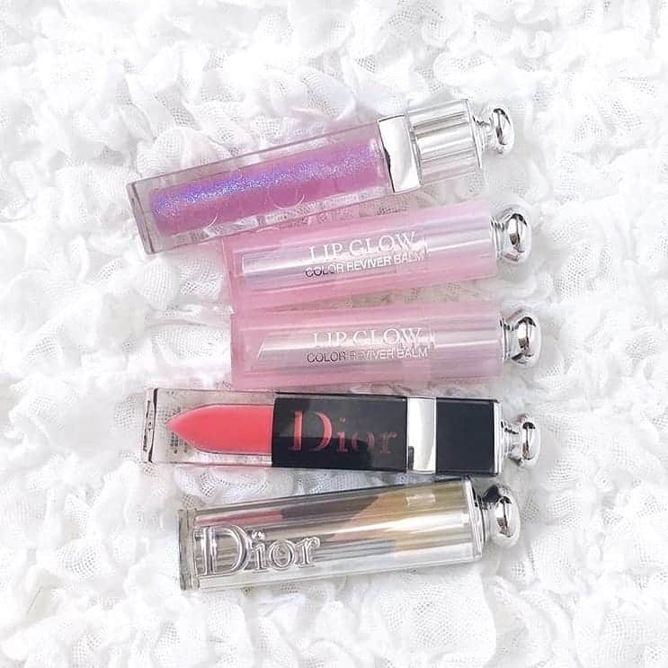 fasme.mediaさんのインスタグラム写真 - (fasme.mediaInstagram)「《My Lips Collection ♡》 . デパコスリップはもちろん、プチプラリップも優秀なものが多いですよね♪ これから夏に向けて新たなリップを新調する方も多いはず！ 持っているだけで女子力が上がる♡モチベーションがあがる♡LIPは、女の子にそんな魔法をかけてくれるアイテム...♡ . ＊あなたのお気に入りの”カワイイ”写真を#fasme のハッシュタグか、fasmeのアカウントをタグ付けして投稿してね♡fasmeのinstagramやwebサイトであなたの画像が紹介されるかも...♡＊ . . thank you♡photo...@m.g.a_8739 @hiipiink @yu_ri___1224 @_ari.cinnamon @anmi5326 @pon_chan2.5.2.5 . .  #fasme #fasmepic #cosmetics #置き画くら部#ピンク加工 #ピンク #可愛い #フォトジェニック#コスメ#ピンク好き#コスメ好きさんと繋がりたい#コスメマニア#ファスジェニ#インスタ映え#카페스타그램#mees#lips#リップ#お気に入りリップ#dior#ジルスチュアート#MAC#セザンヌ#置き画くら部#置き画#リップ好き#夏リップ#2019リップ#女子力向上委員会」6月14日 19時15分 - fasme.media