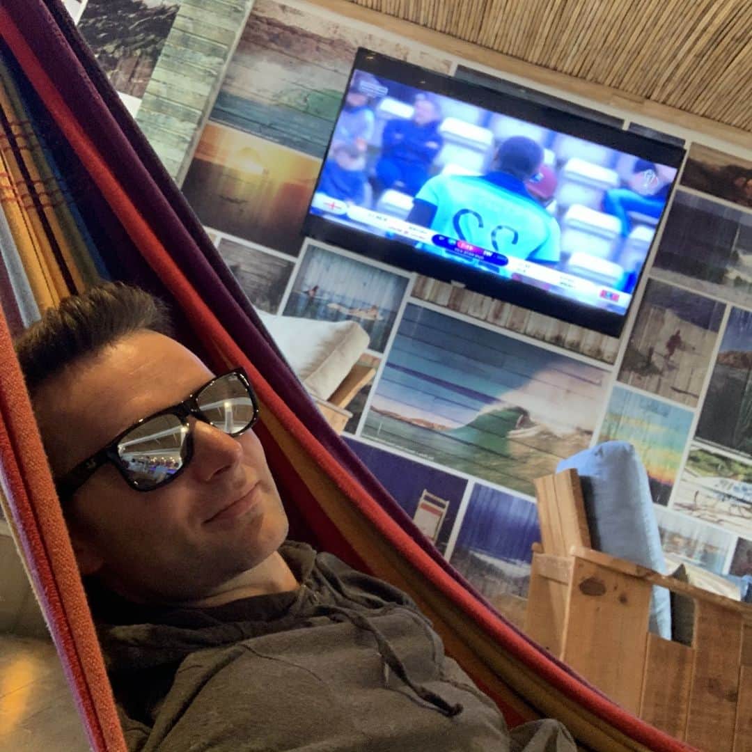 ハリー・ジャッドさんのインスタグラム写真 - (ハリー・ジャッドInstagram)「In a Hammock watching the Cricket World Cup on Holiday 😎 #cwc19」6月14日 19時15分 - harryjudd