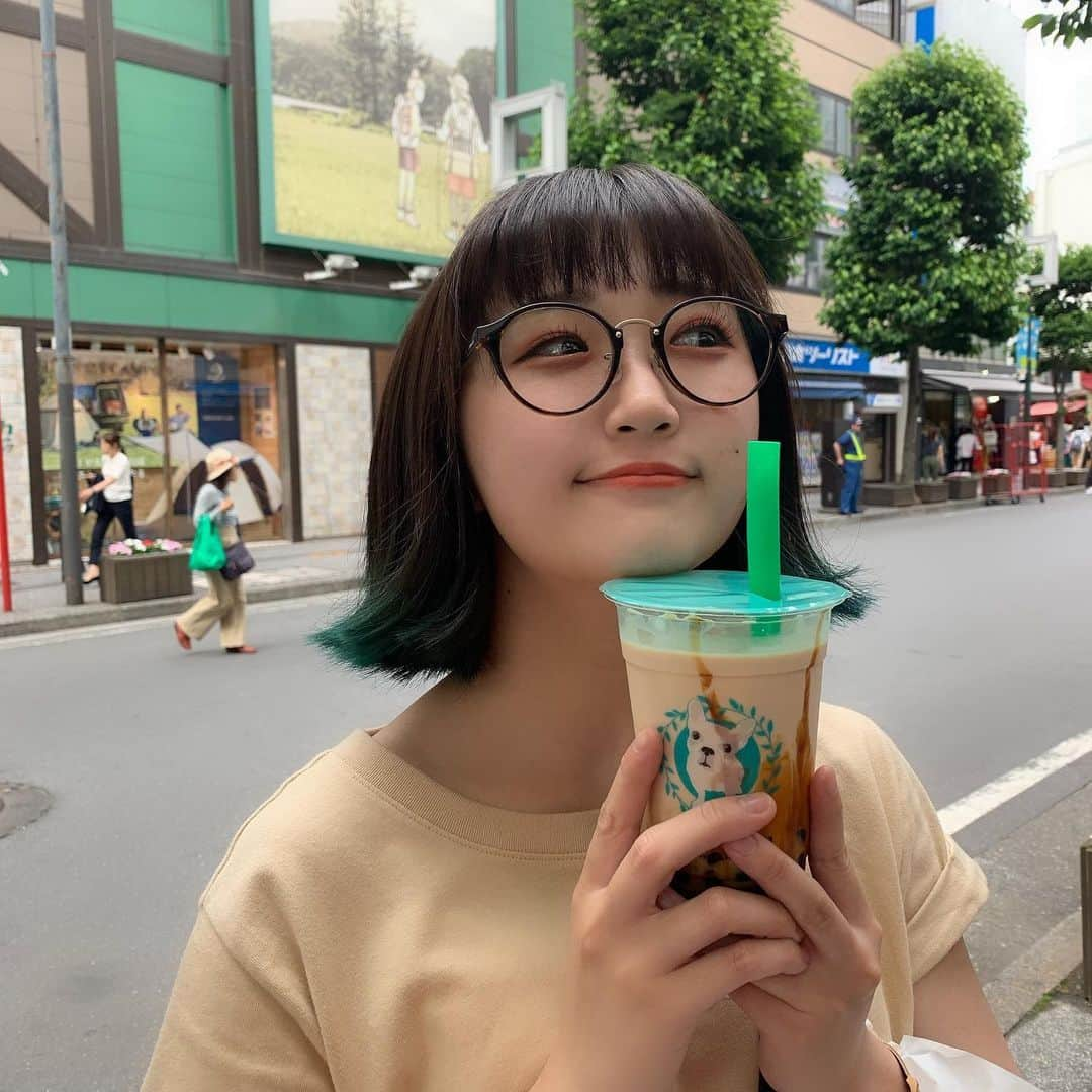 平井はんなさんのインスタグラム写真 - (平井はんなInstagram)「. タピオカ大好きすぎて Tシャツと腕時計がタピオカミルクティの 色になってしまっていました👀 . #bullpulu #ブルプル #タピオカ  #吉祥寺」6月14日 19時26分 - misoni_no_mama